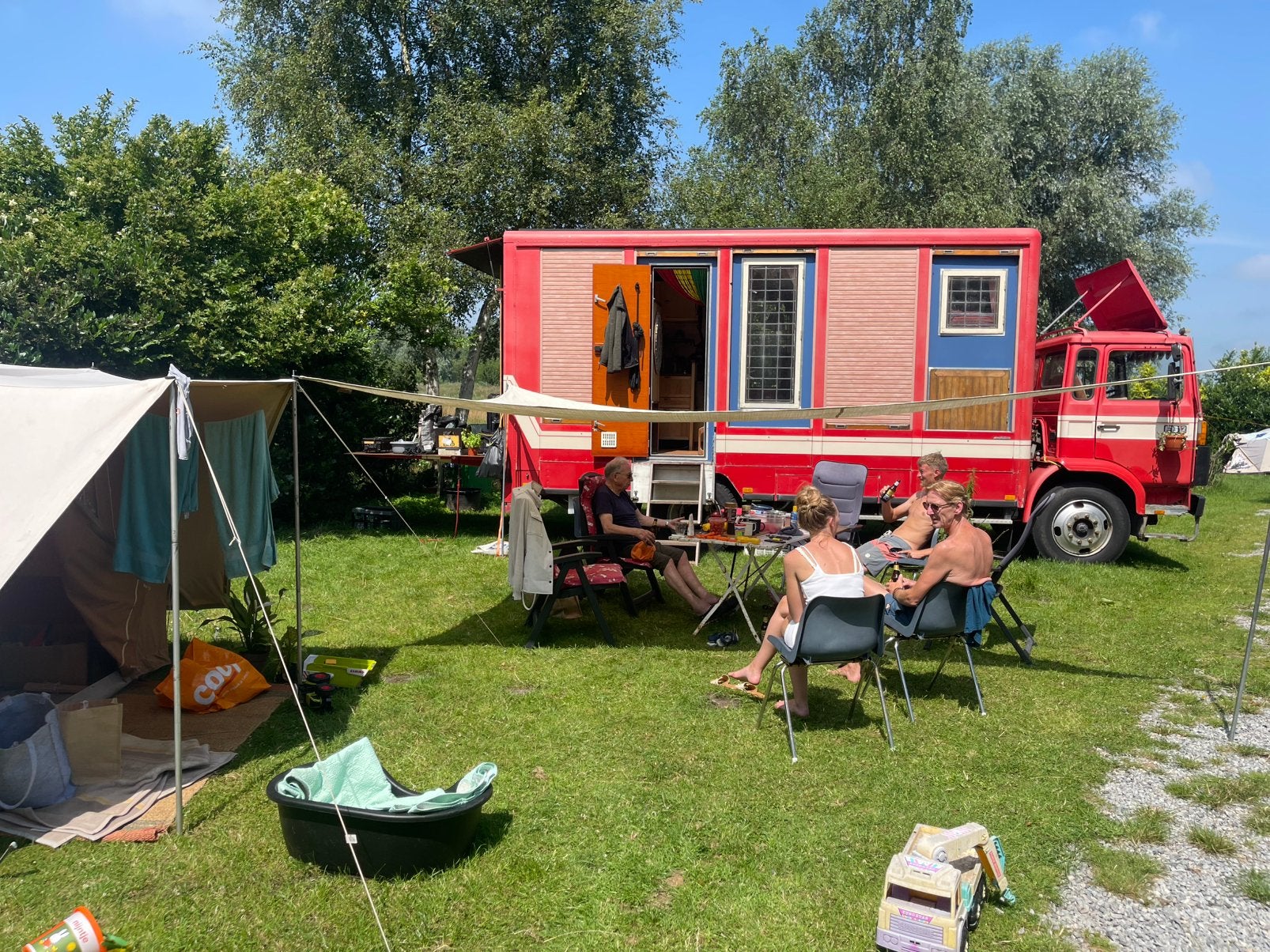 Off Grid Camper Tinyhouse BelastingVrije Volvo F612, Achterwielaandrijving, Particulier, Cruise Control, Volvo
