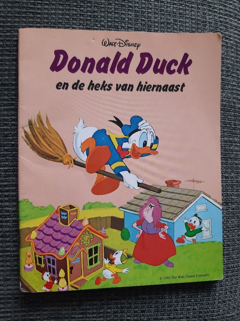 Donald Duck en de Heks van Hiernaast kinderboekje/ voorlees, Eén stripboek, Ophalen of Verzenden, Gelezen