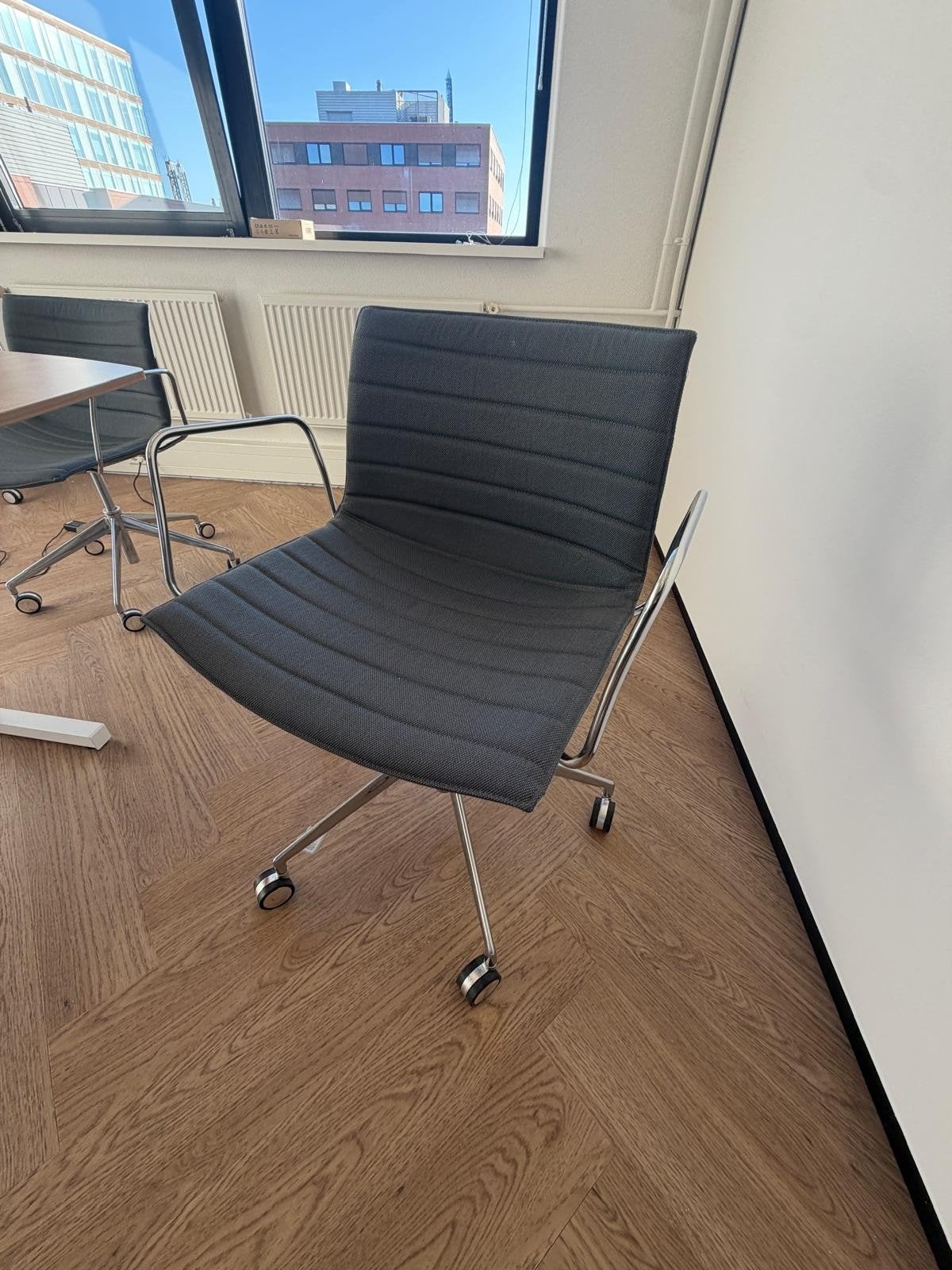 4x Design barkruk, chrome draadstaal, wit HPL + bruin leer, Met voetsteun, 60 tot 90 cm, Zo goed als nieuw, Vst