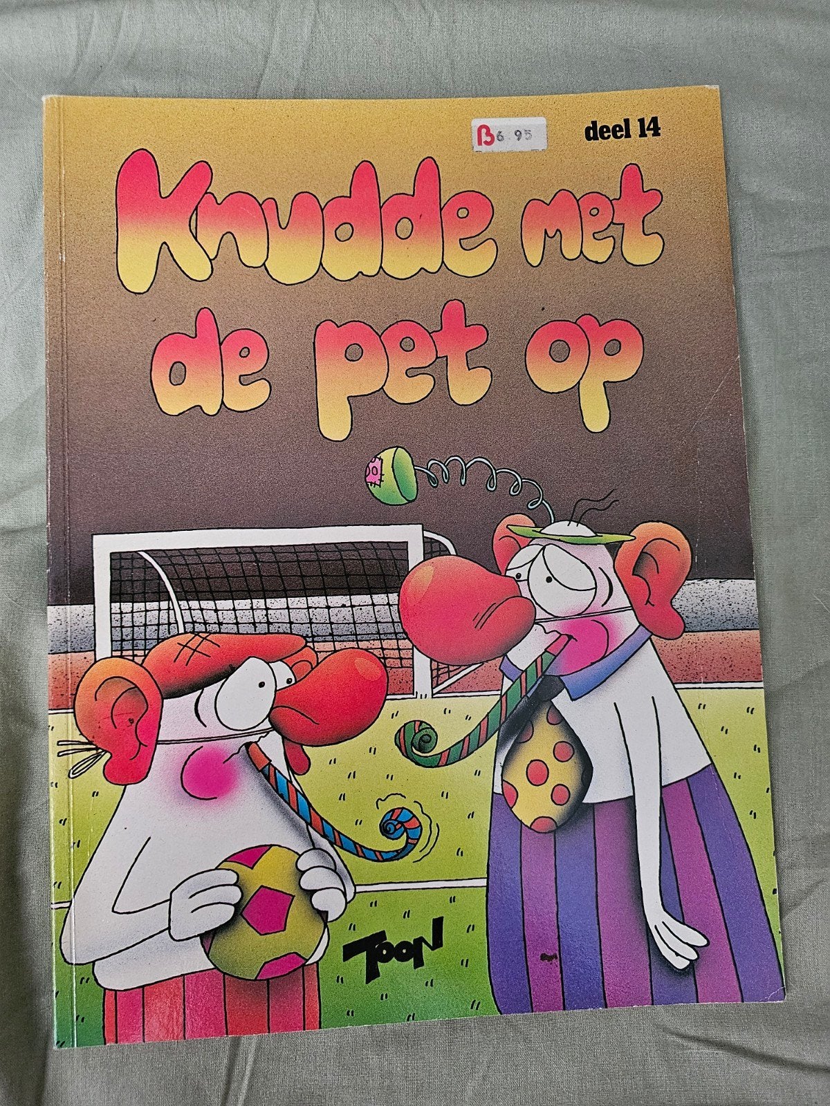 FC Knudde deel 14 Knudde met de pet op 1988, Eén stripboek, Ophalen of Verzenden, Gelezen