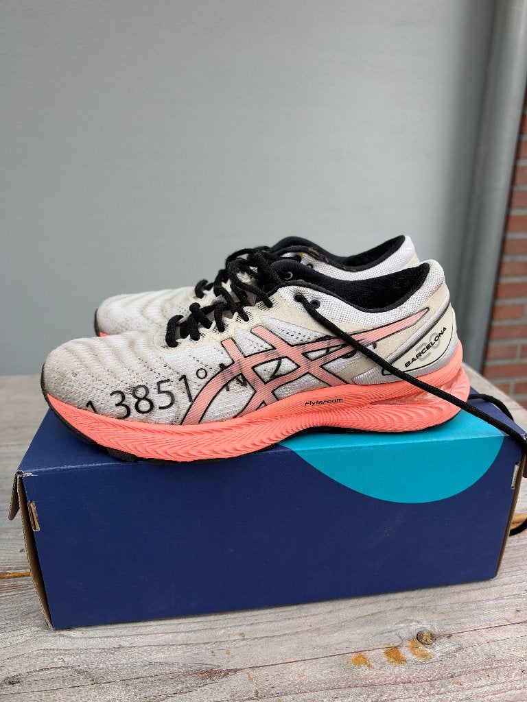 Asics Gel Nimbus 22 Barcelona Marathon Limited wit/koraal, Gebruikt, Hardloopschoenen, Ophalen of Verzenden, Hardlopen