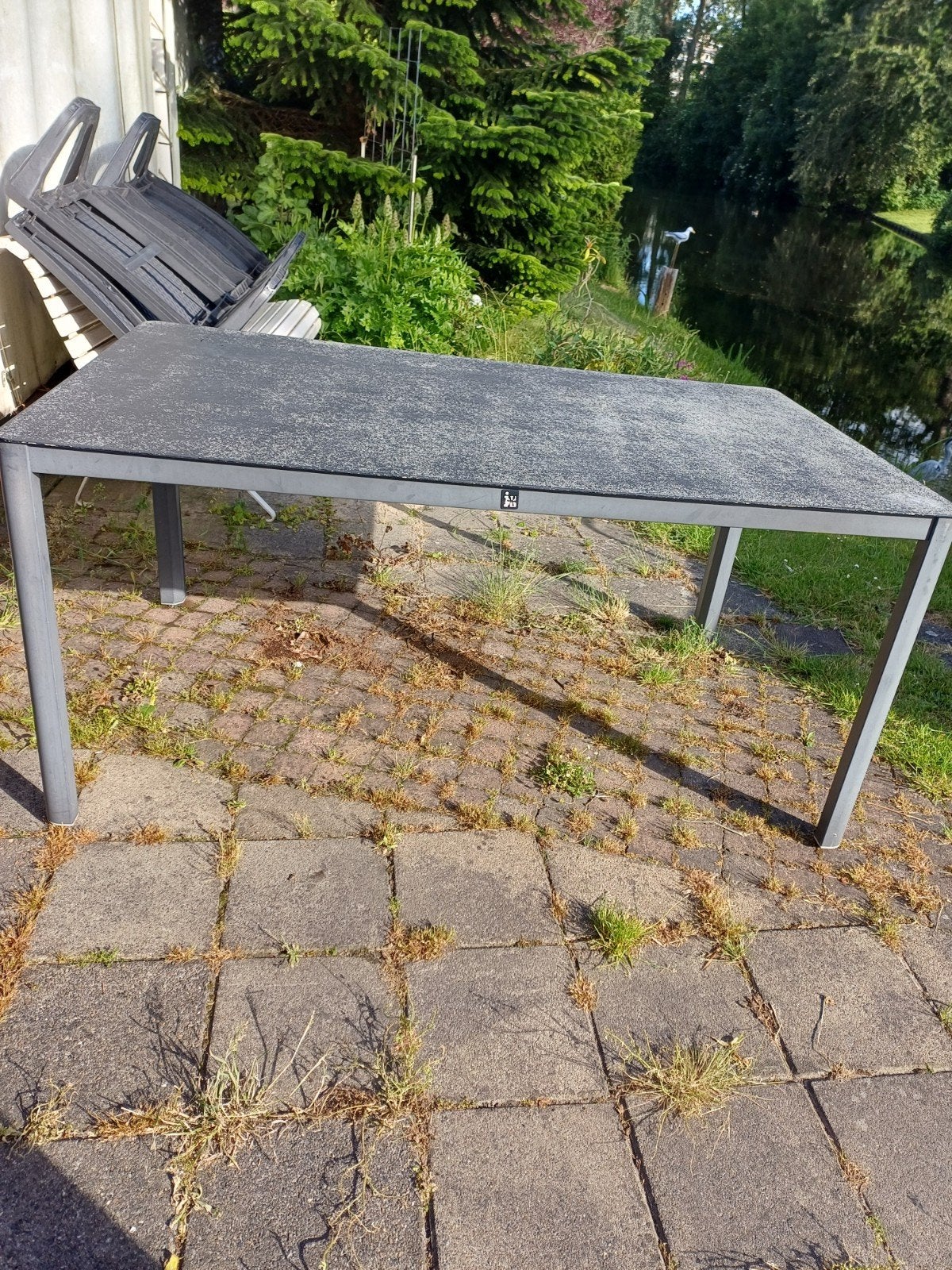 Onderhoudsvrij tuintafel van intratuin., Tuin en Terras, Ophalen of Verzenden