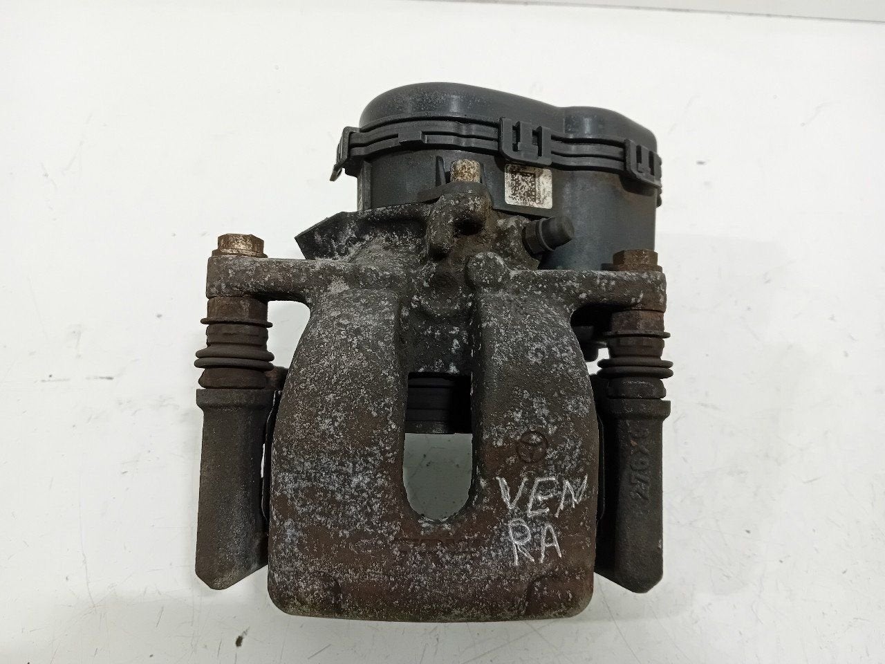 Remklauw rechts achter Mercedes-Benz B-Klasse, Onderdelen@venauto.nl, Van der Ven Autorecycling B.V., Gebruikt, Ettenseweg 76, 4706 PB Roosendaal, The Netherlands