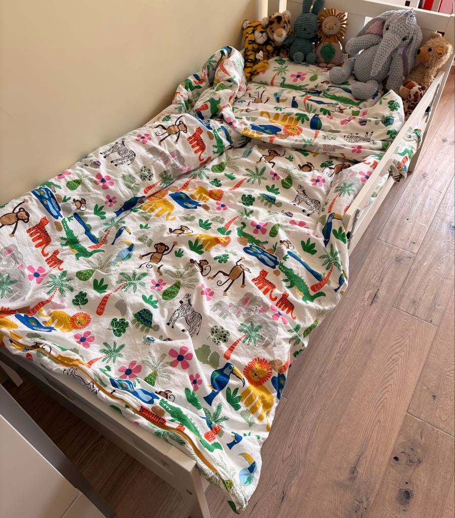Kinderbed met uitvalbeveiliging en matras, Ophalen, Zo goed als nieuw