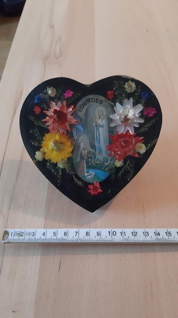 Vintage Lourdes souvenir van Maria in hartvorm, Antiek en Kunst, Ophalen of Verzenden
