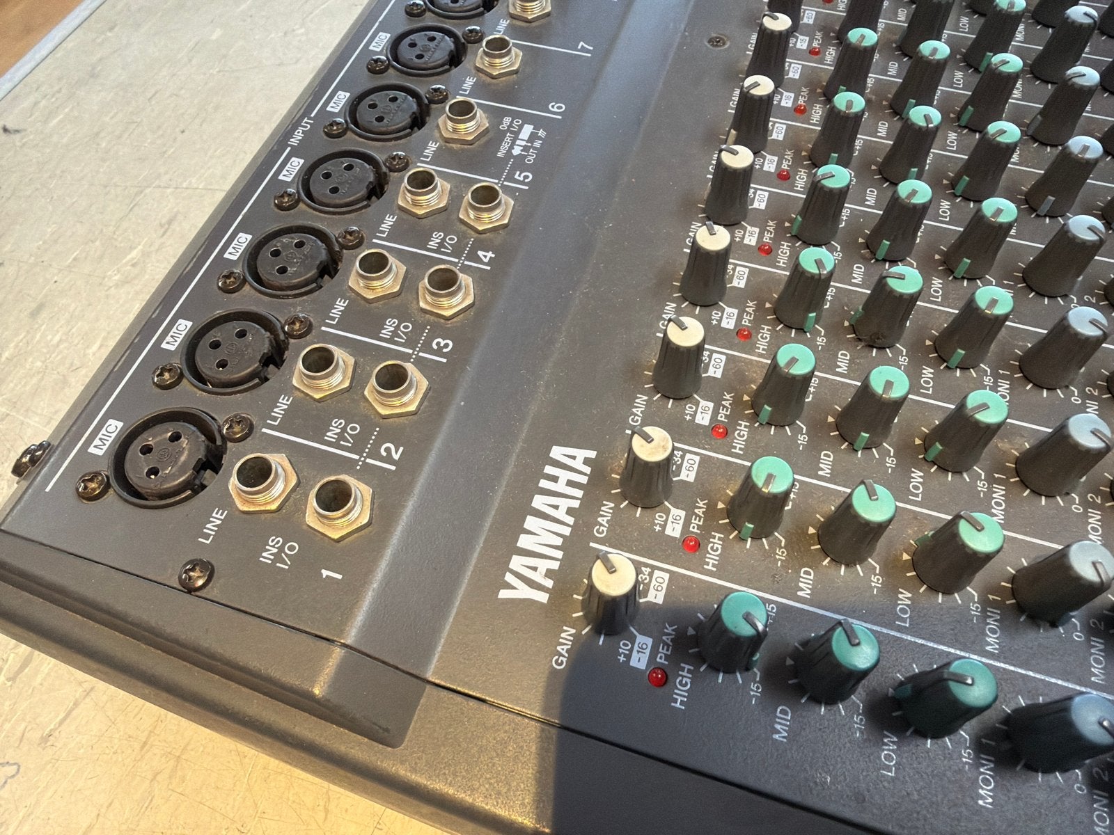 Yamaha EMX 2000 Powered Mixer - Zo goed als nieuw, Microfooningang, Yamaha, Yamaha, Yamaha