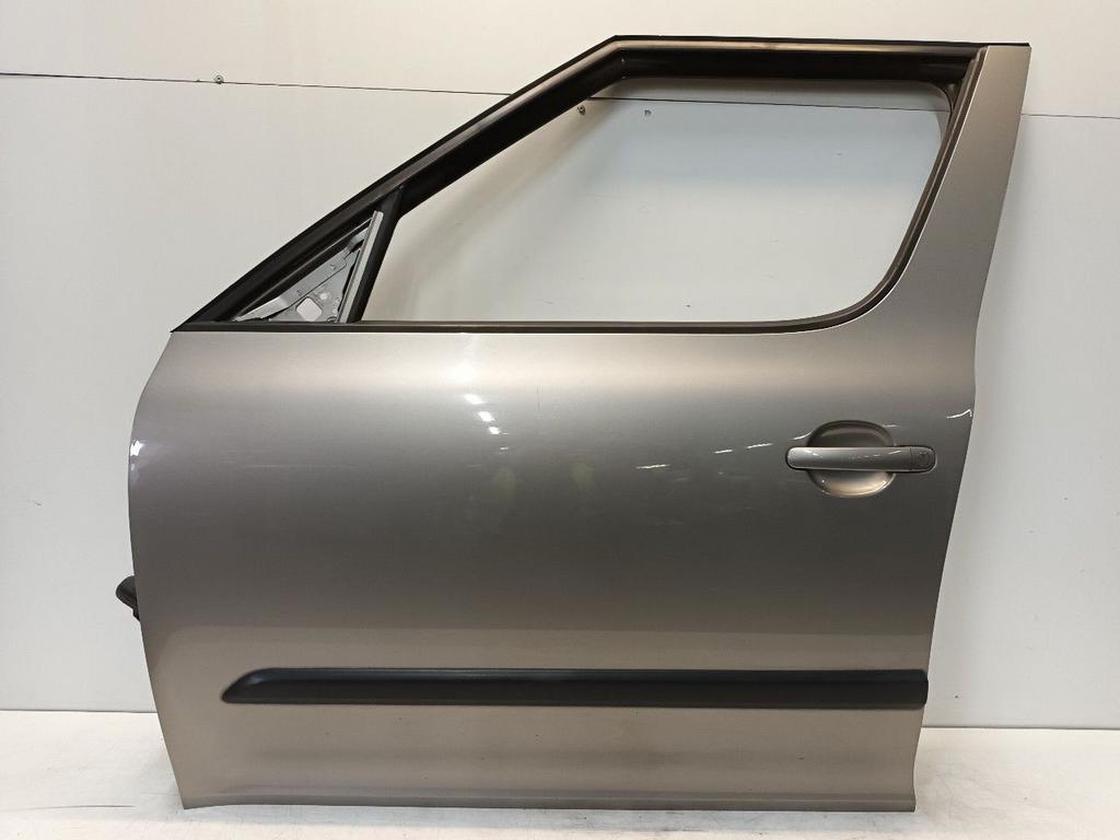 Portier links voor Skoda Yeti, Onderdelen@venauto.nl, Van der Ven Autorecycling B.V., Gebruikt, Ettenseweg 76, 4706 PB Roosendaal, The Netherlands
