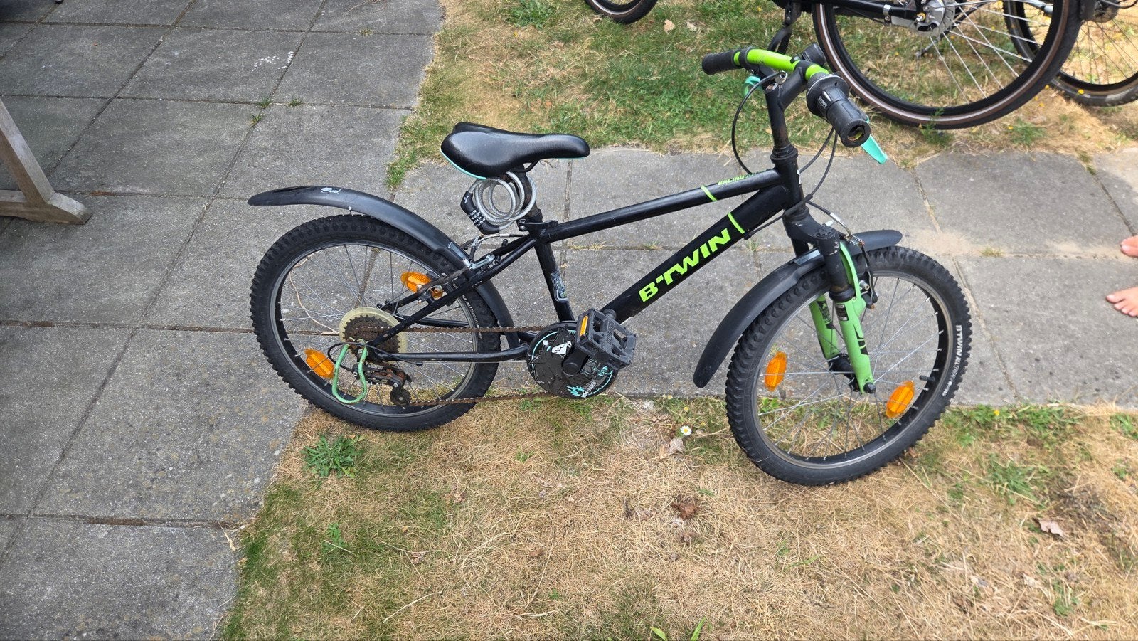 B'Twin kinderfiets 20 inch, zwart/groen, gebruikt, Ophalen, 20 inch of meer, Gebruikt, Velgrem