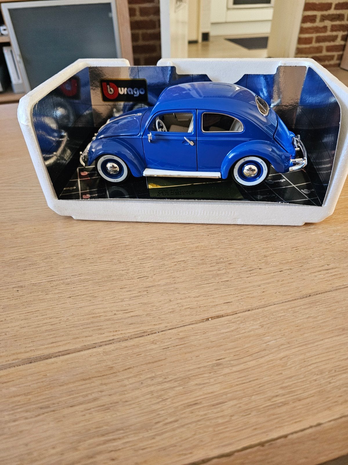 TE KOOP MOOIE BURAGO VOLKSWAGEN KAFER-BEETLE SCHAAL1:18, Hobby en Vrije tijd, Modelauto's | 1:18, Ophalen of Verzenden, Zo goed als nieuw