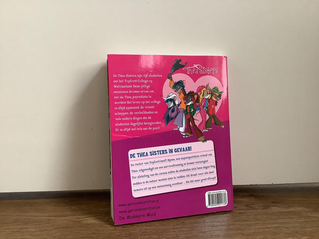 Thea Stilton - De Thea Sisters in Gevaar!, Boeken, Ophalen, Zo goed als nieuw, Fictie