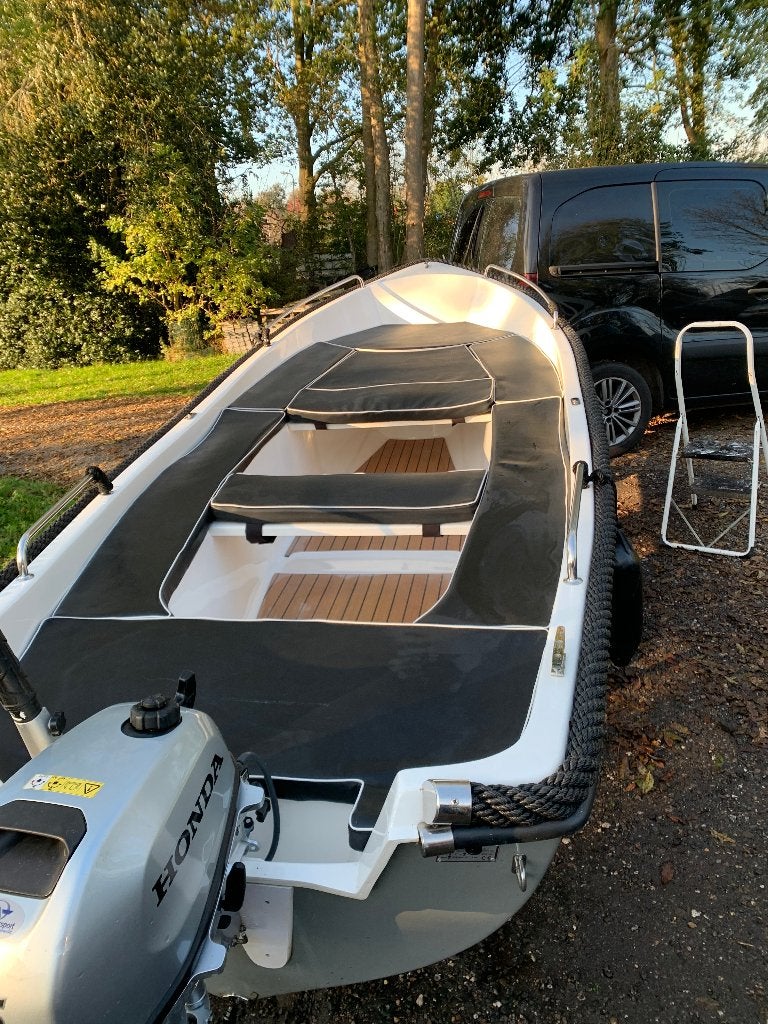 DEMO AMIGO 430 GRIJS ZWARTE KUSSENS + HONDA 5 PK NIEUWSTAAT, Watersport en Boten, Overige typen, AMIGO, 1.00 - 1.50 meter, 5 pk