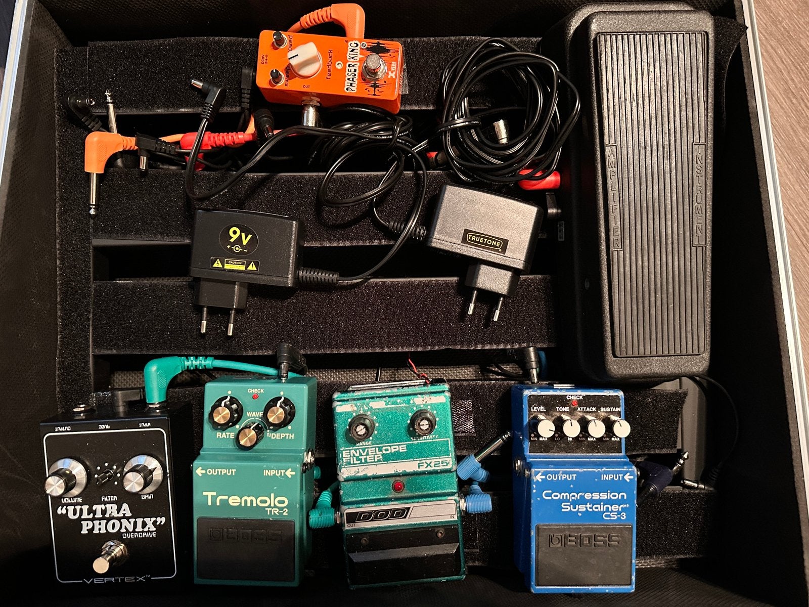 Te koop: PEDALTRAIN CASE MET INHOUD, Muziek en Instrumenten, Effecten, Ophalen, Zo goed als nieuw, Distortion, Overdrive of Fuzz