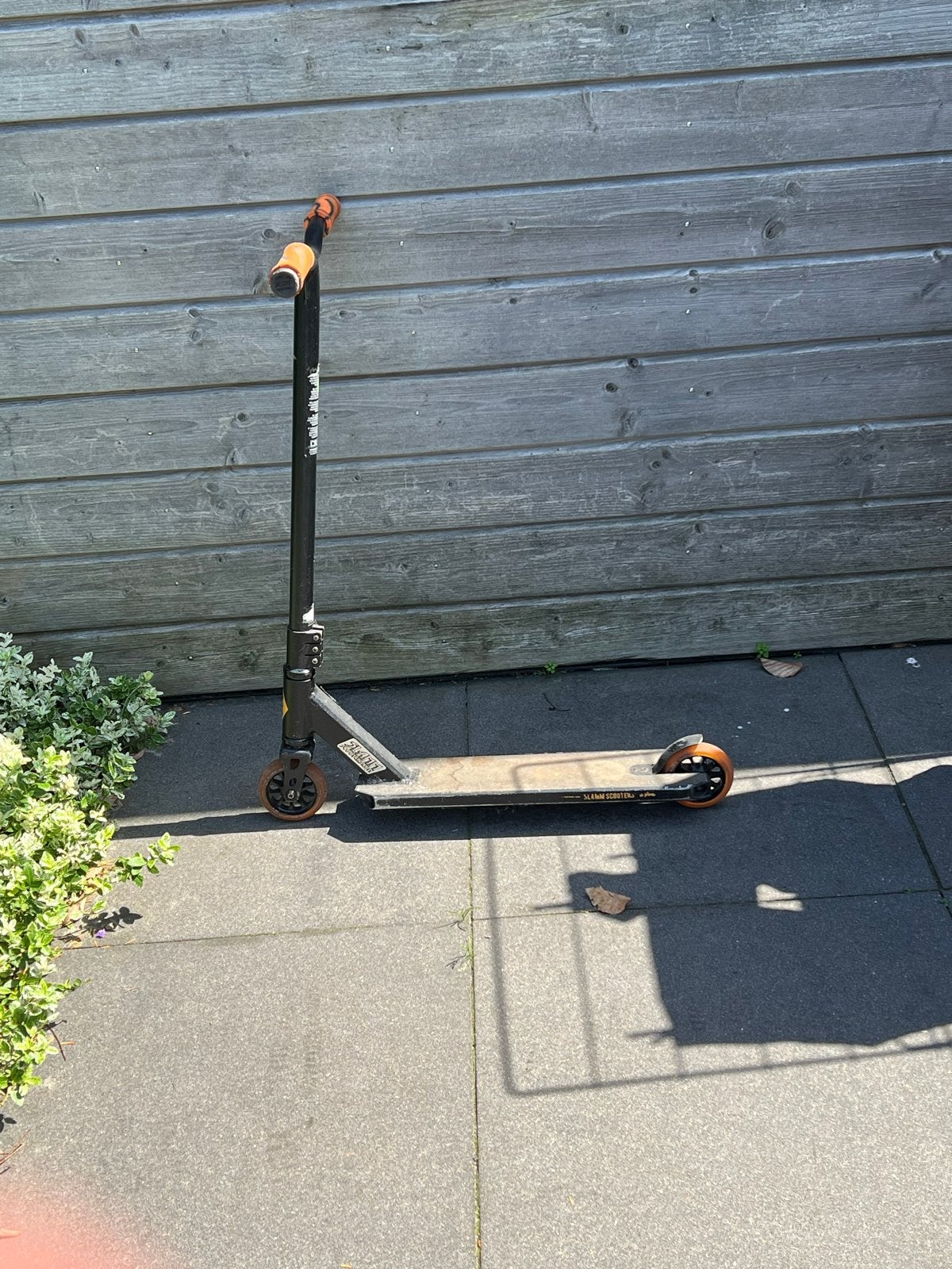 Stuntstep zwart met oranje accenten, Fietsen en Brommers, Steps, Ophalen, Gebruikt, Overige typen