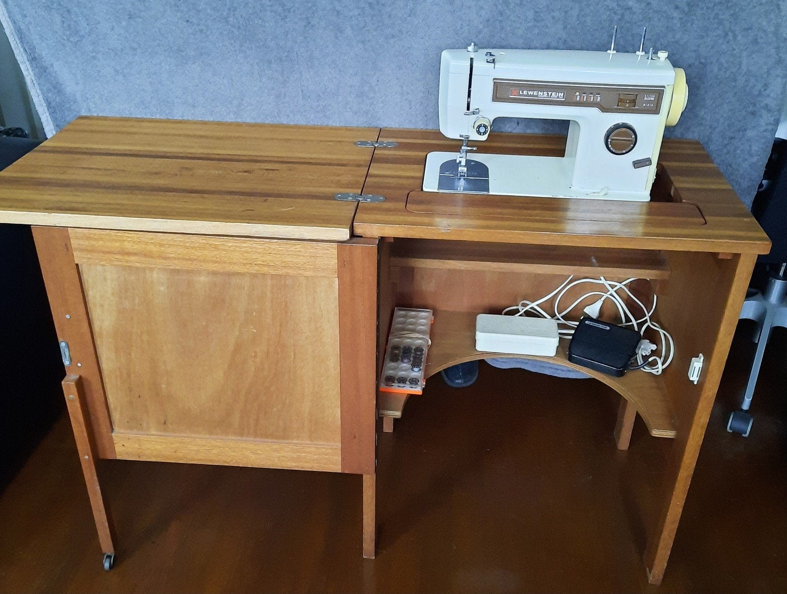 NAAIMACHINEMEUBEL + NAAIMACHINE INKLAPBAAR, Ophalen, Gebruikt, Naaimachine, Overige merken