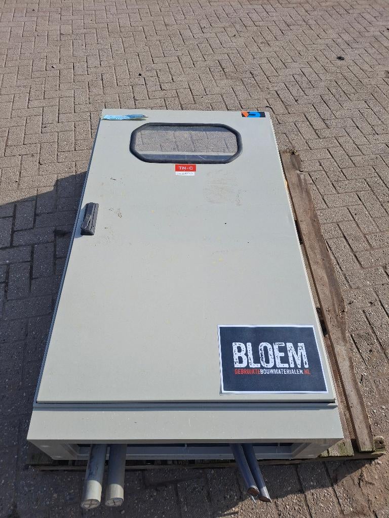 Voedingkast zwaar, Ophalen, Zo goed als nieuw