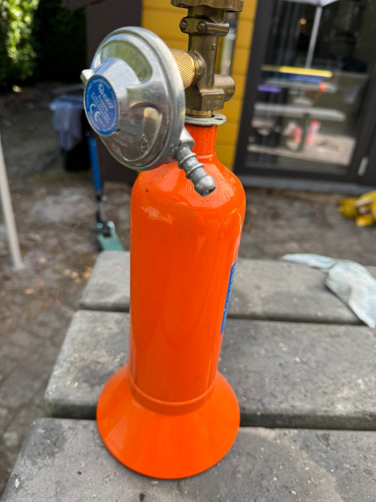 Navulbaar karwei gasflesje met 37mbar reduceer, Ophalen of Verzenden, Zo goed als nieuw