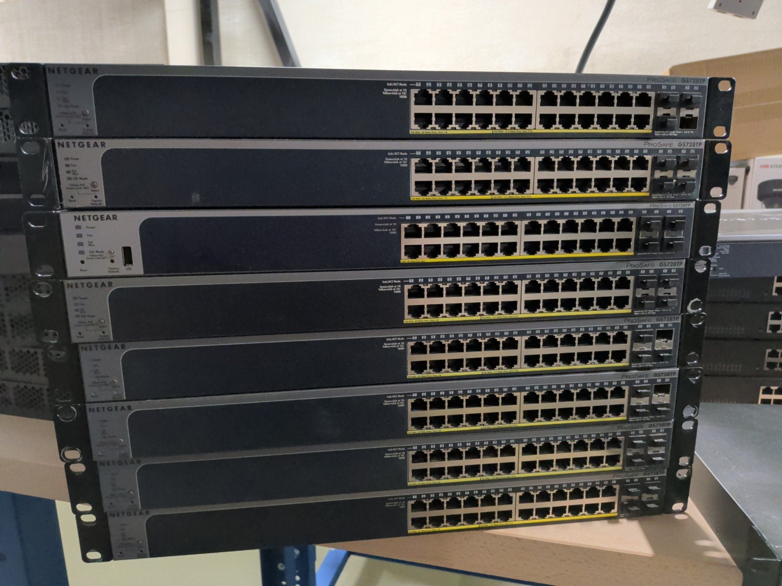 Netgear Prosafe Switch in multiple mode, Computers en Software, Ophalen, Gebruikt, Netgear, Kompasstraat 2m - 2n. 2901am