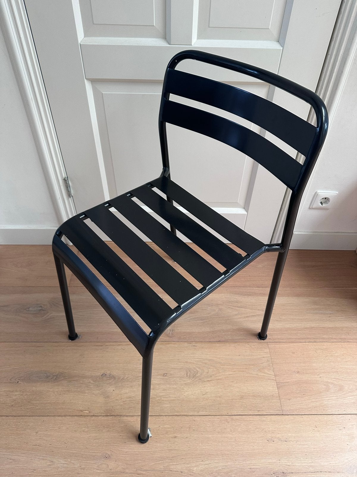 Ikea Roxö - zwarte metalen stoel - duurzaam, Huis en Inrichting, Stoelen, Zwart, Ophalen of Verzenden, Zo goed als nieuw, Metaal