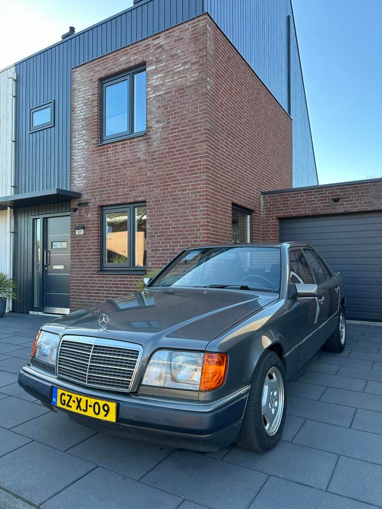 Mercedes-Benz W124 5-bak 300E 1985 Belastingvrij !, Auto's, Mercedes-Benz, Achterwielaandrijving, Handgeschakeld, Sedan, 6 cilinders