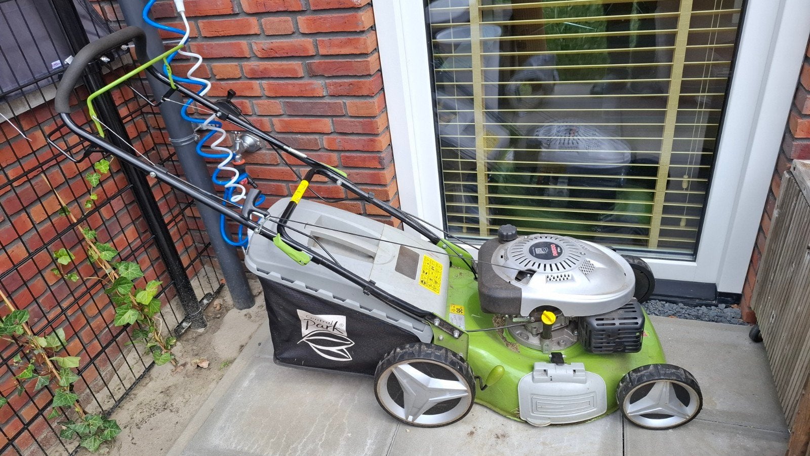 Grasmaaier (benzine) met defect., Ophalen, Gebruikt