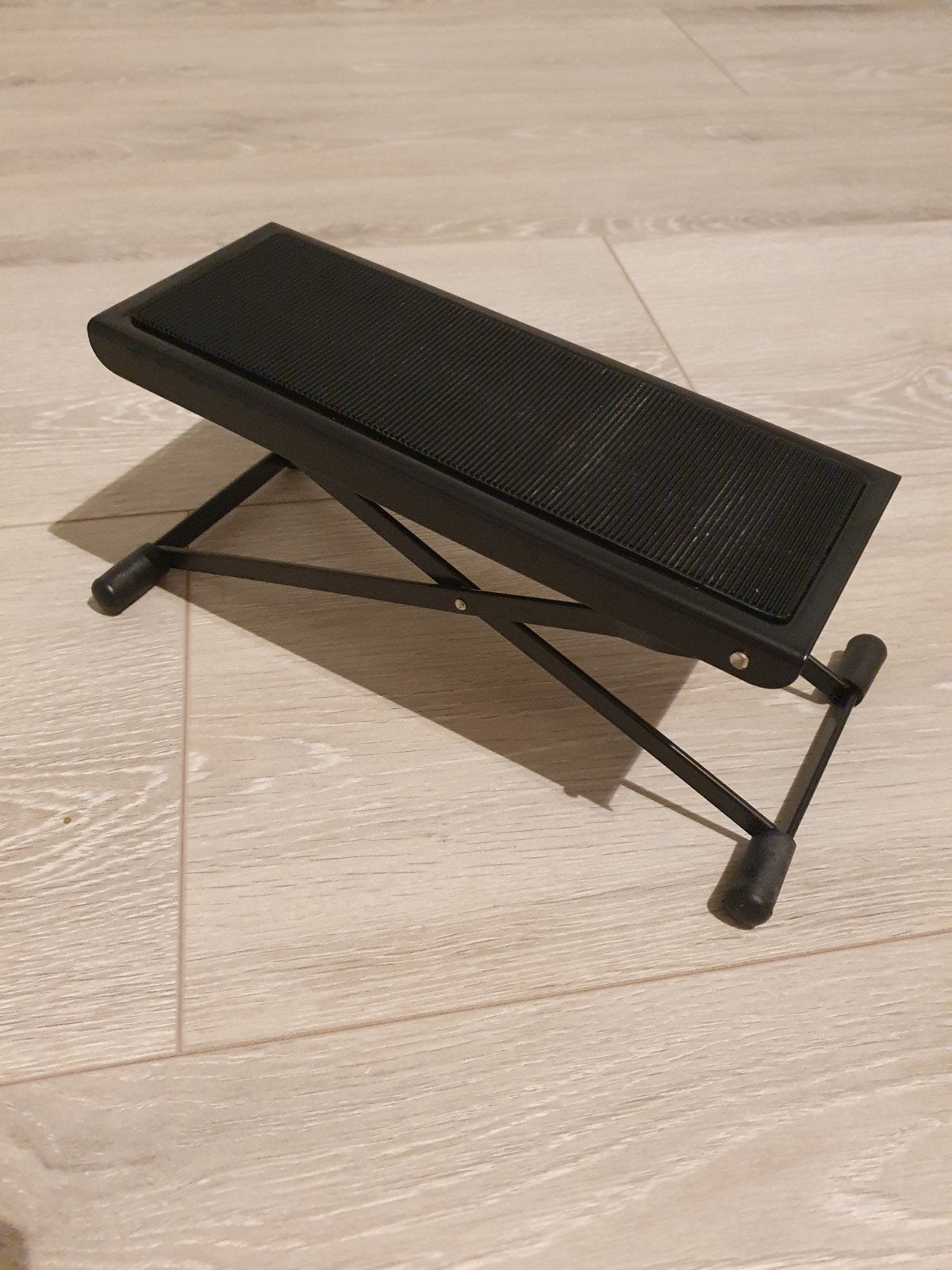 König & Meyer 14870 guitar footrest/voetrest - black, metal, Muziek en Instrumenten, Ophalen of Verzenden, Gebruikt, Instrumentstandaard