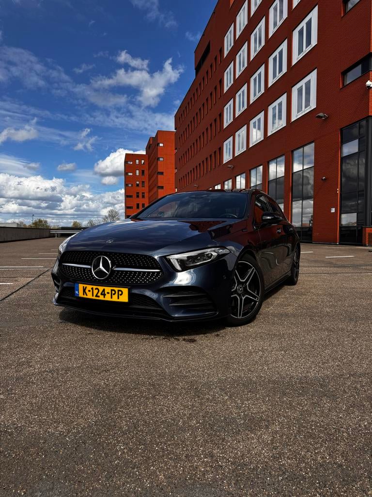 Mercedes-Benz A-Klasse A 180 (AMG/Pano/Elekt. Stoelen) NL, 136 pk, 4 cilinders, Blauw, Origineel Nederlands