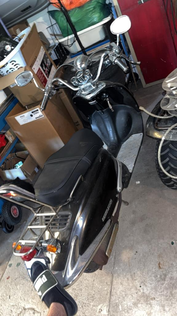 Edwards retro scooter snor - rijdt goed, aandacht nodig, Fietsen en Brommers, Ophalen, Gebruikt, Benzine, Overige merken