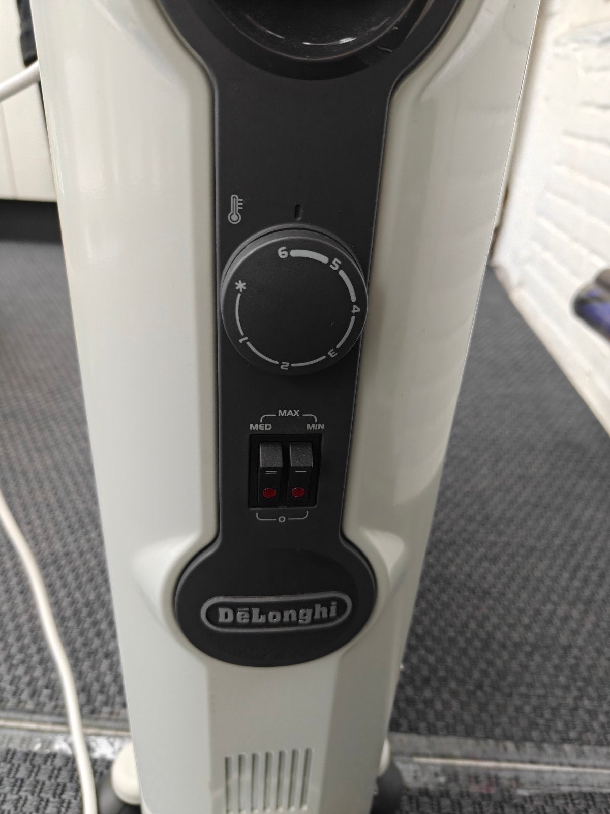 Verrijdbare DeLonghi TRRS1225 Oliegevulde Radiator 2500W, Ophalen, 30 tot 80 cm, Hoog rendement (Hr), Radiator