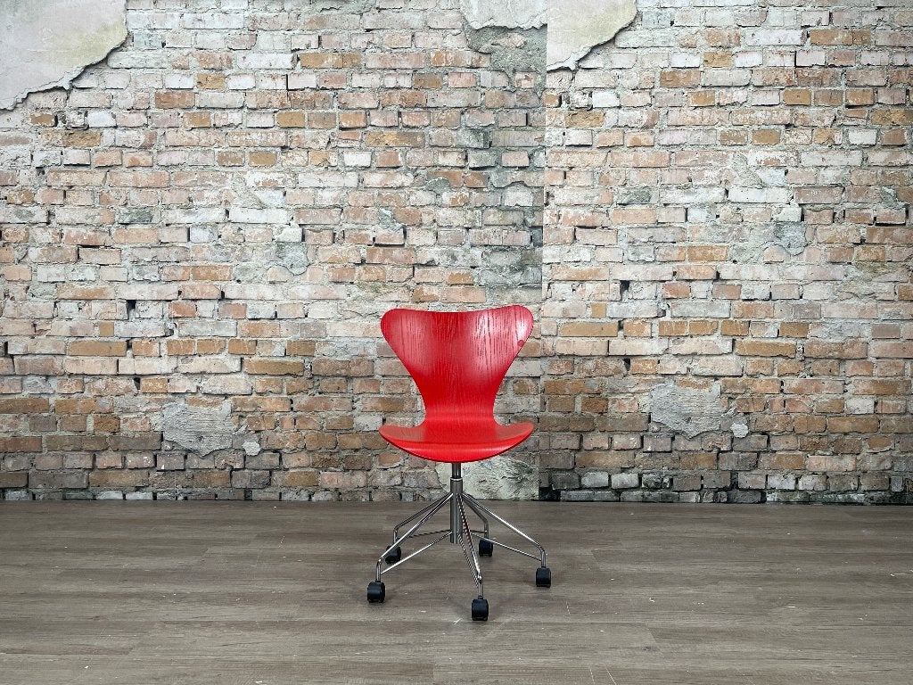 Fritz Hansen  – Rood met wielen | Arne Jacobsen, Ophalen, Zo goed als nieuw, Rood, Bureaustoel