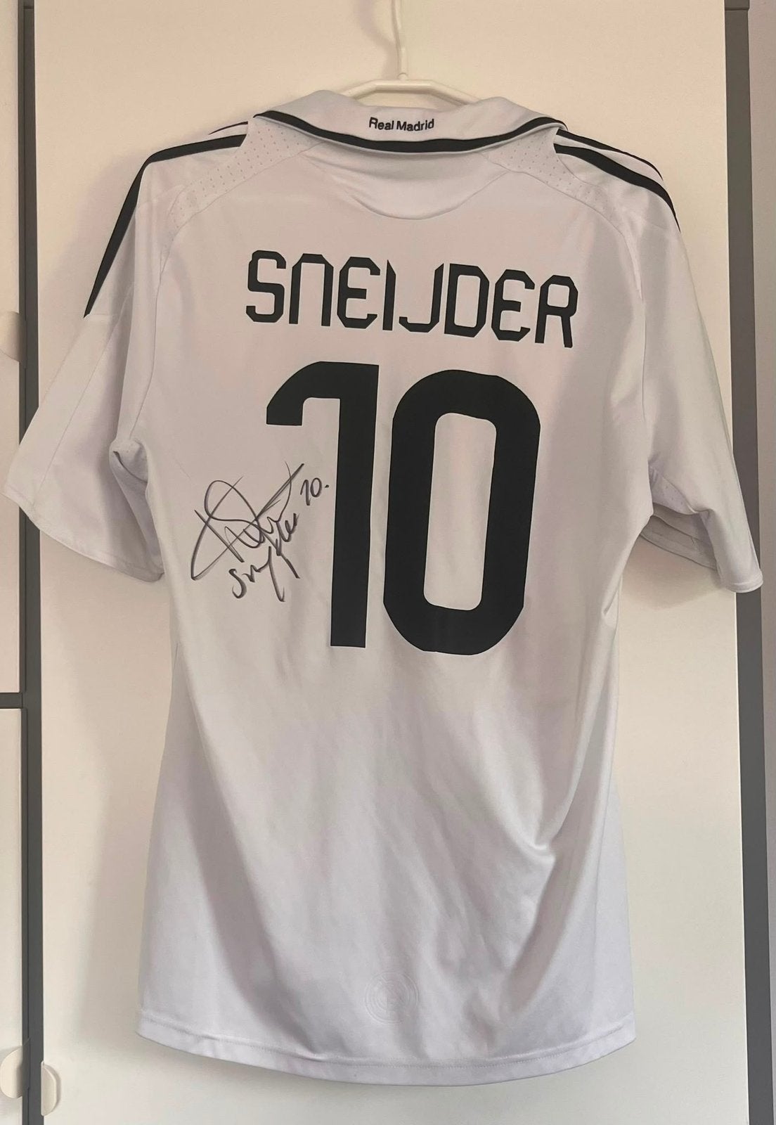 Wesley Sneijder gesigneerd Real Madrid 2008-09 shirt maat M, Ophalen of Verzenden, Zo goed als nieuw, Buitenlandse clubs, Shirt