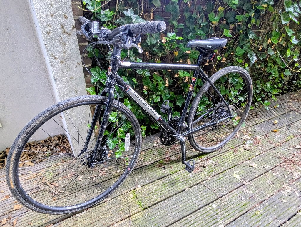 Motobecane Cafe Noir Disc – Flat Bar Road Bike, Fietsen en Brommers, Fietsen | Racefietsen, Overige merken, Minder dan 10 versnellingen