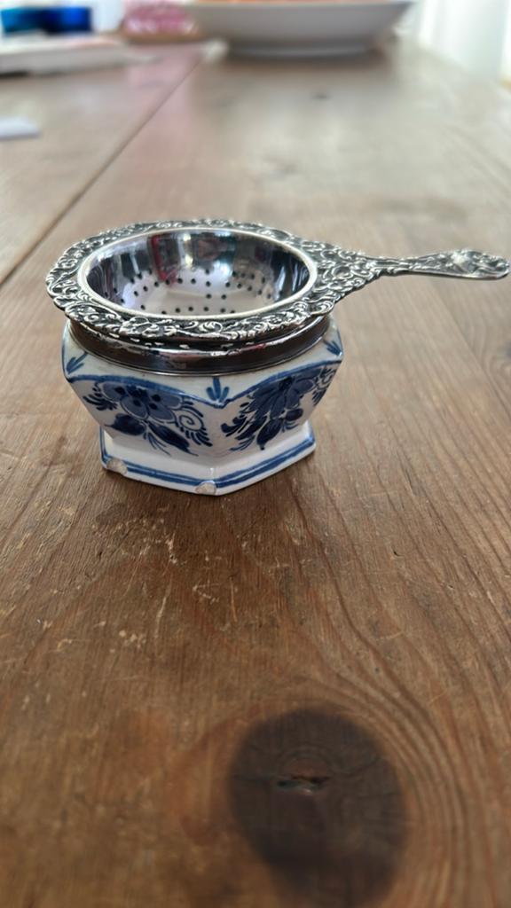 Delfts Blauw theezeefje met houder, Holland, Antiek en Kunst, Ophalen of Verzenden