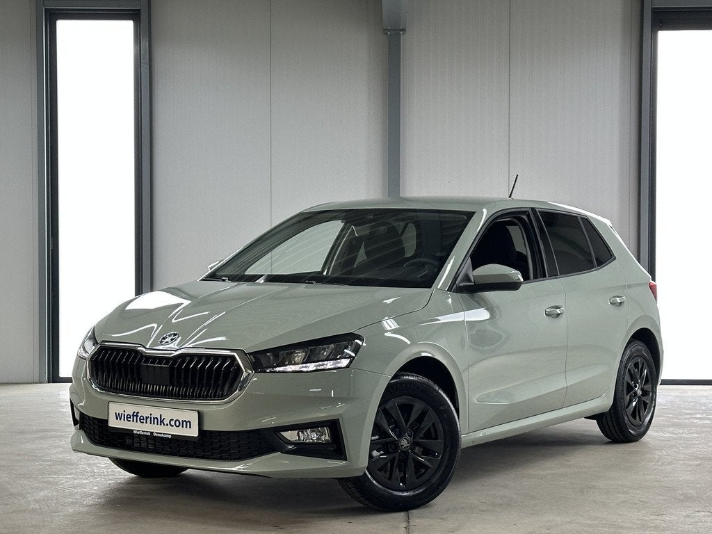 Skoda Fabia 1.0 TSI 115 pk DSG Edition | Apple Carplay/Andro, Auto's, 12 maanden, Stof, Gebruikt, Zwart