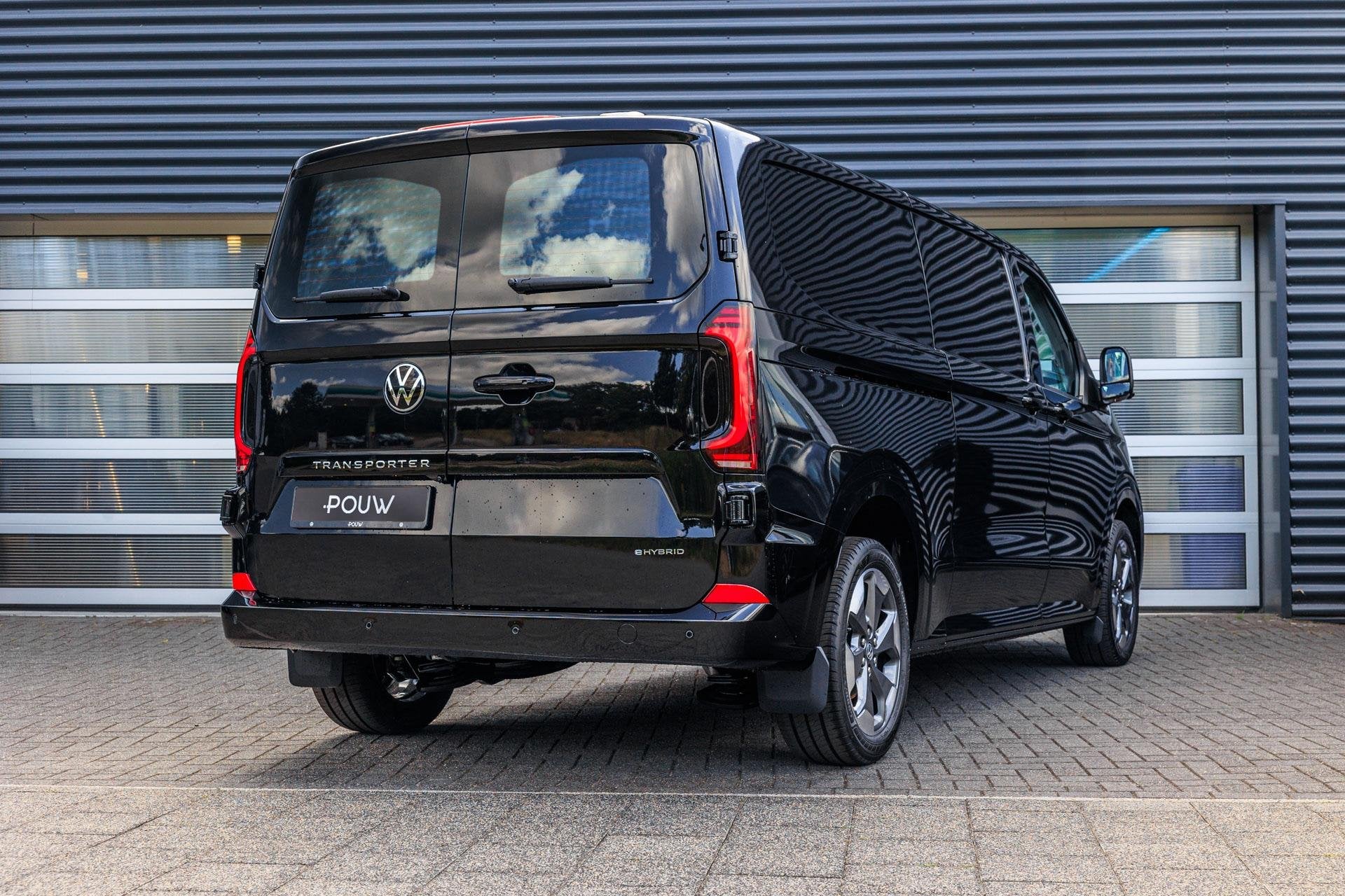 Volkswagen Transporter 2.5 eHybrid 233pk AUT L2H1 32 Bulli |, Auto's, Automaat, 12 maanden, Euro 6, 4 cilinders