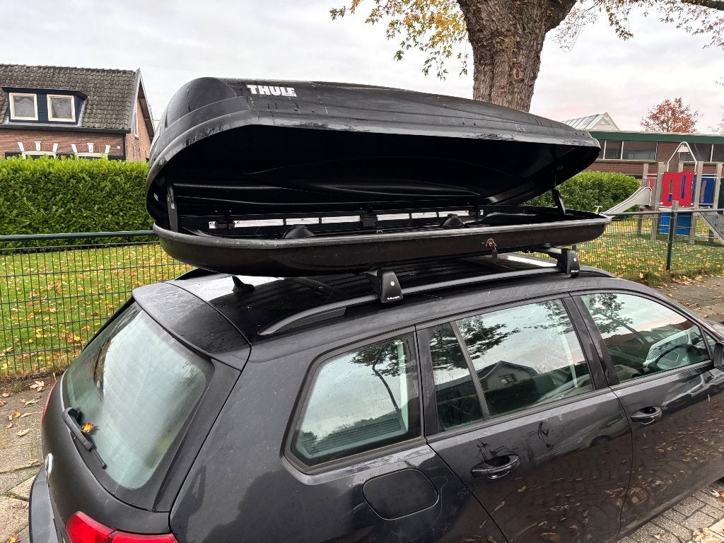 Te huur: Thule dakkoffer Atlantis 900, inhoud 650 liter, Auto diversen, Ophalen of Verzenden, Zo goed als nieuw