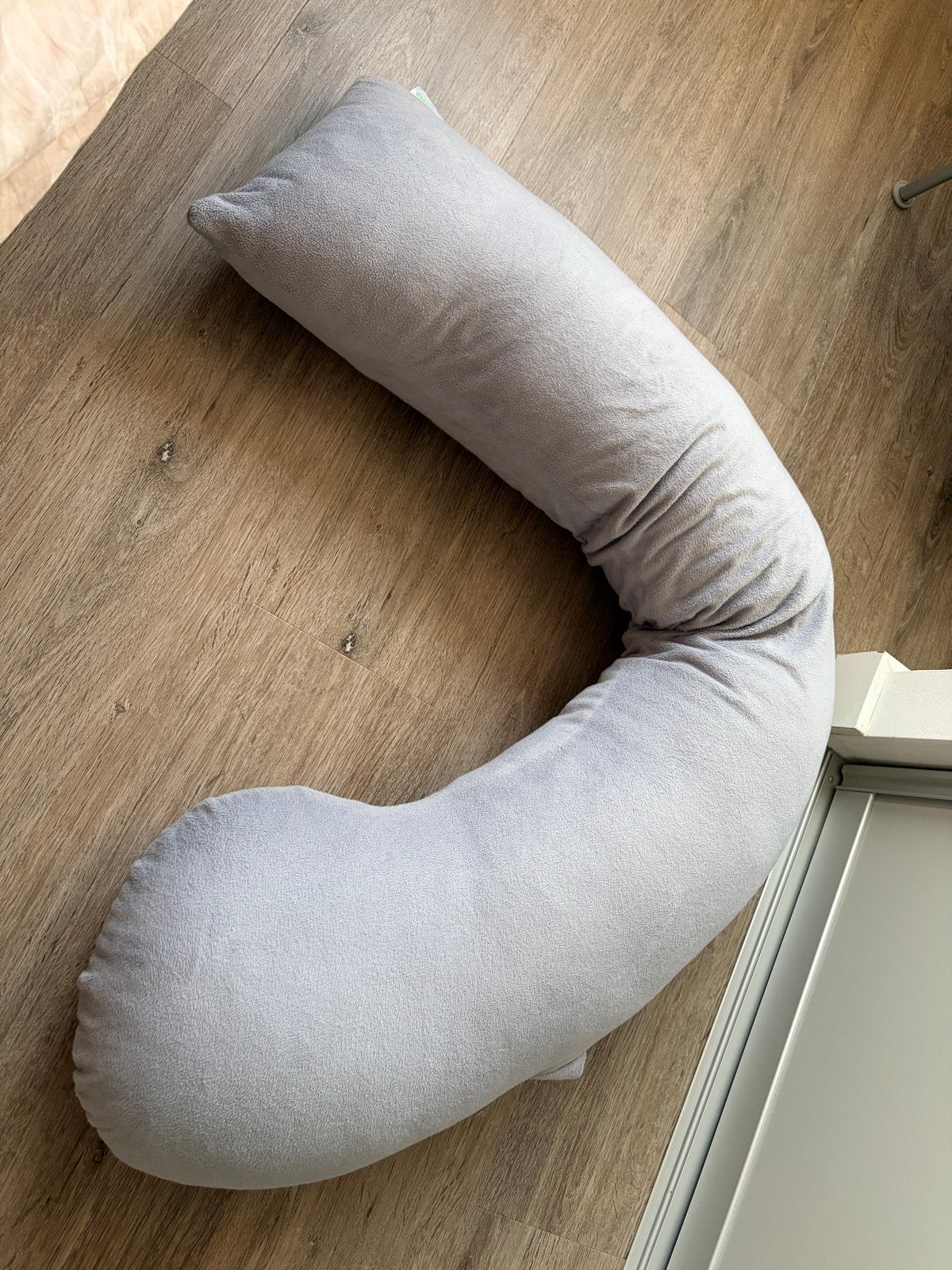 Littolo Zwangerschapskussen - Grijs Fleece Zijslaapkussen, Huis en Inrichting, Slaapkamer | Beddengoed, Ophalen, Eenpersoons, Zo goed als nieuw