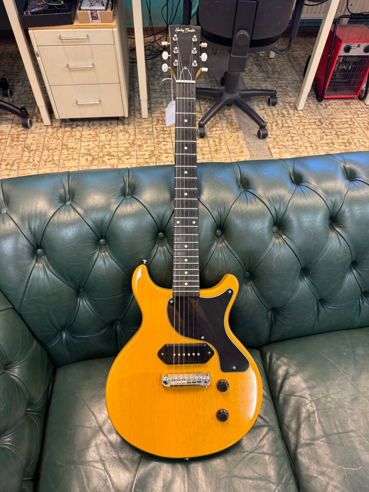 Speciale Harley Benton Les Paul Junior TV Yellow, Muziek en Instrumenten, Snaarinstrumenten | Gitaren | Elektrisch, Ophalen, Zo goed als nieuw