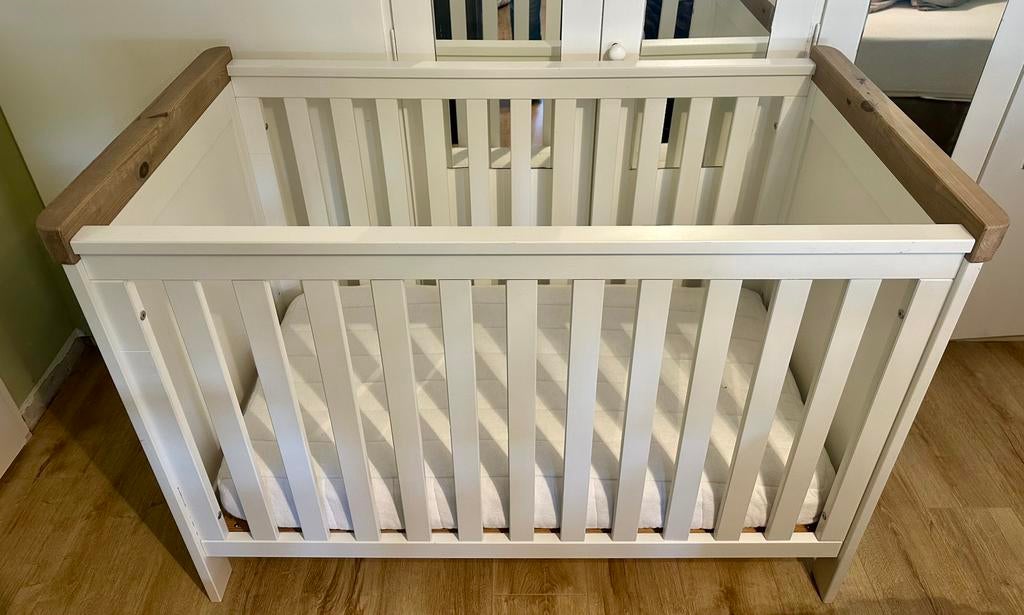 Kidsmill Savigno Ledikant inclusief beddengoed!, Kinderen en Baby's, Babywiegjes en Ledikanten, Ophalen, Zo goed als nieuw, Ledikant