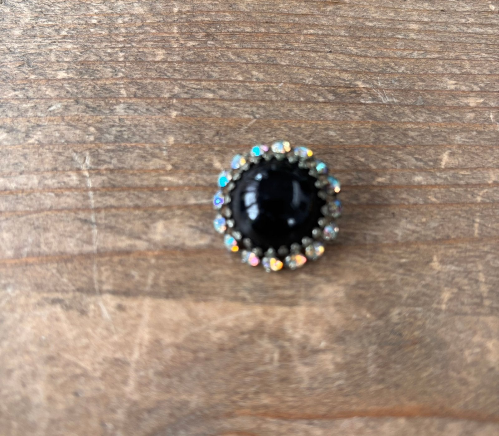 Vintage broche met zwarte steen en strass uit de jaren 50-60, Overige materialen, Gebruikt, Zwart, Minder dan 4 cm