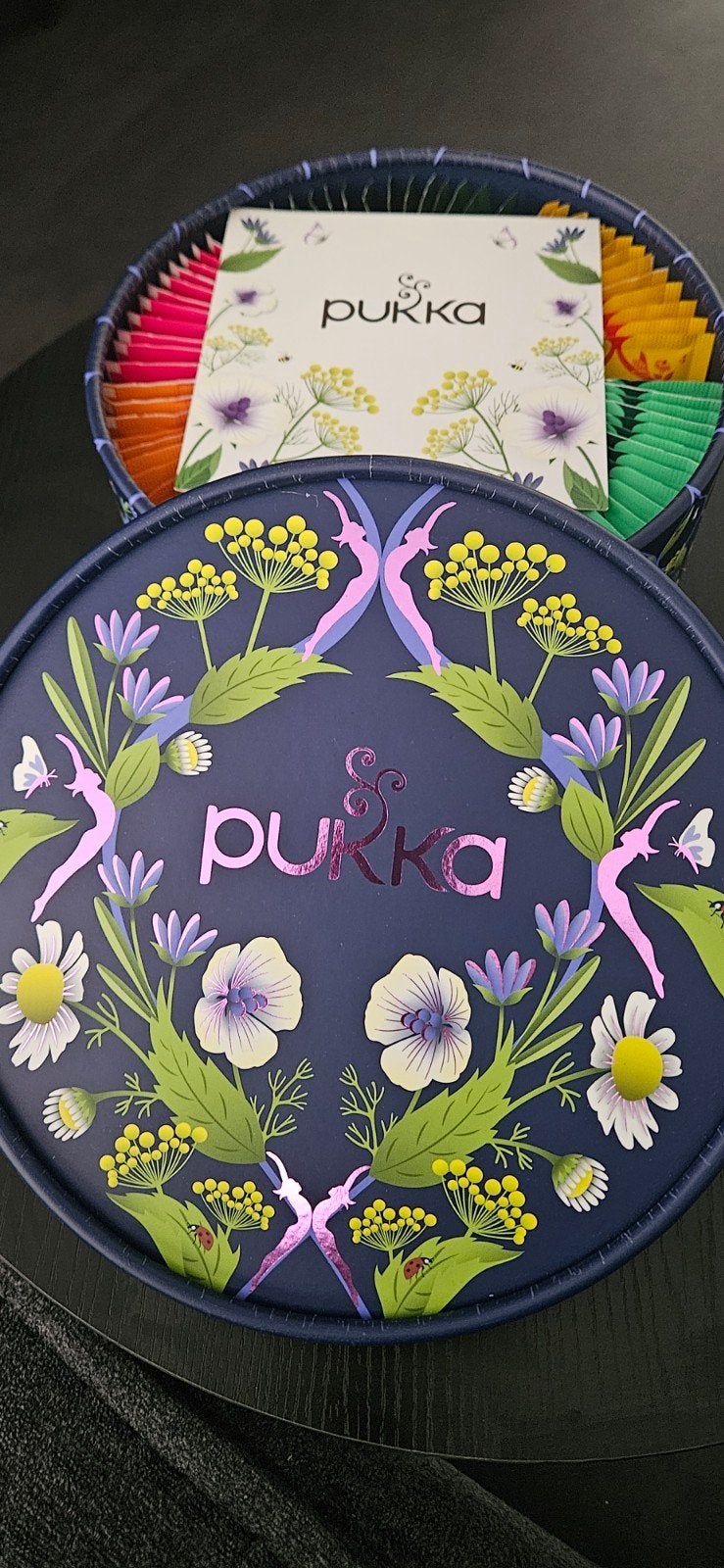 Pukka theedoos gevuld met diverse theesmaken, Ophalen of Verzenden, Zo goed als nieuw, Meerkleurig, Papier/karton