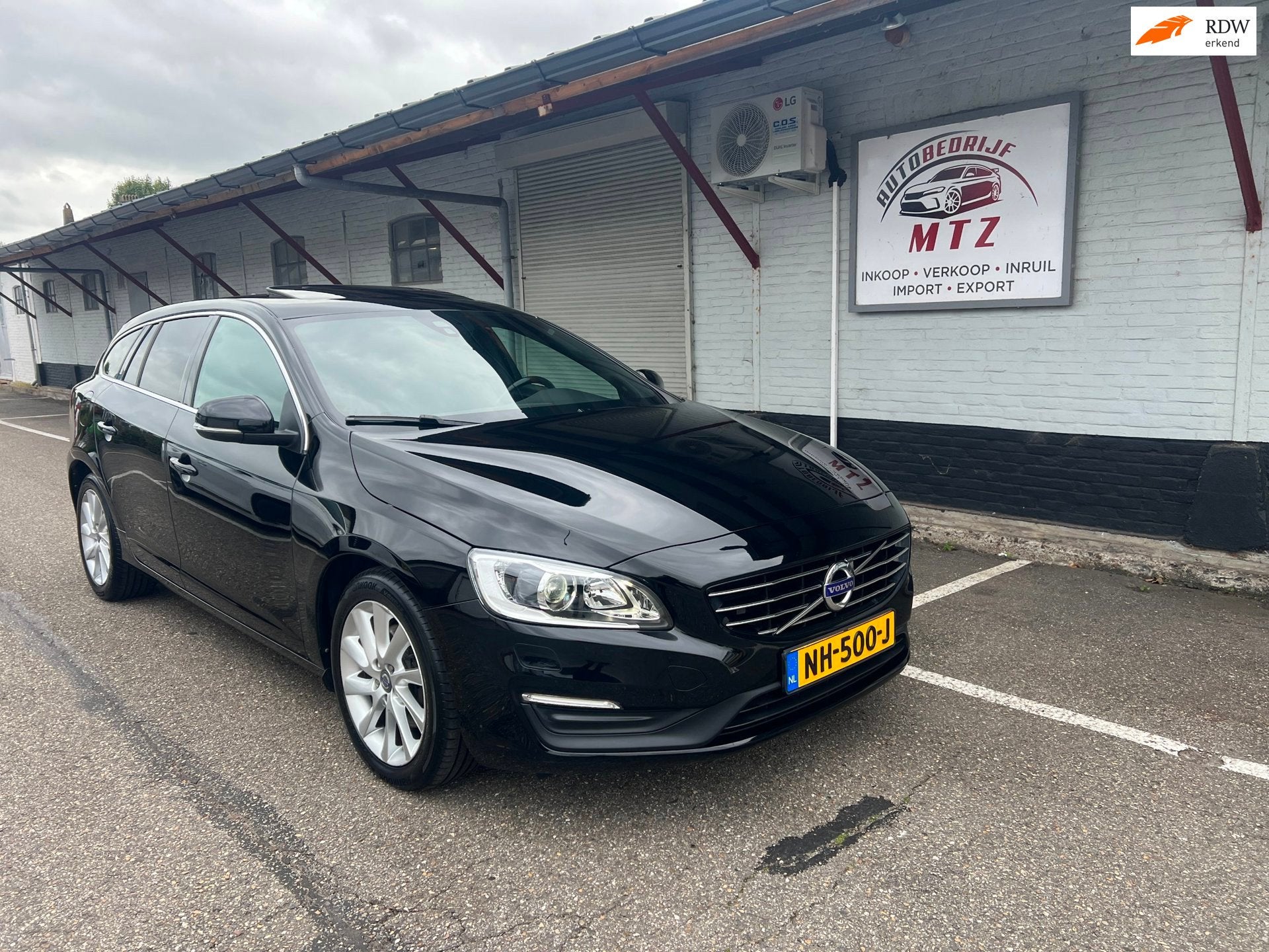 Volvo V60 2.0 D4 Summum| Aut. | Pano| Nette Auto, Auto's, Euro 6, 4 cilinders, Diesel, Grijs