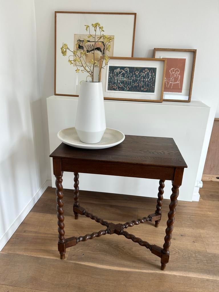 Antieke eiken bijzettafel met gedraaide poten, Huis en Inrichting, Tafels | Sidetables, Ophalen of Verzenden, Zo goed als nieuw