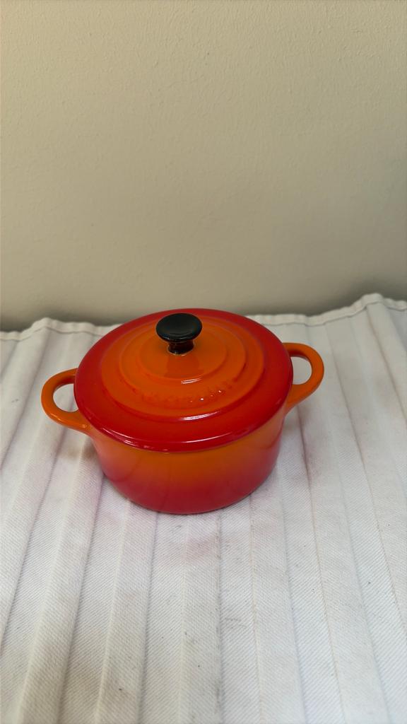Le Creuset mini cocotte, Ophalen of Verzenden, Zo goed als nieuw, Overige materialen