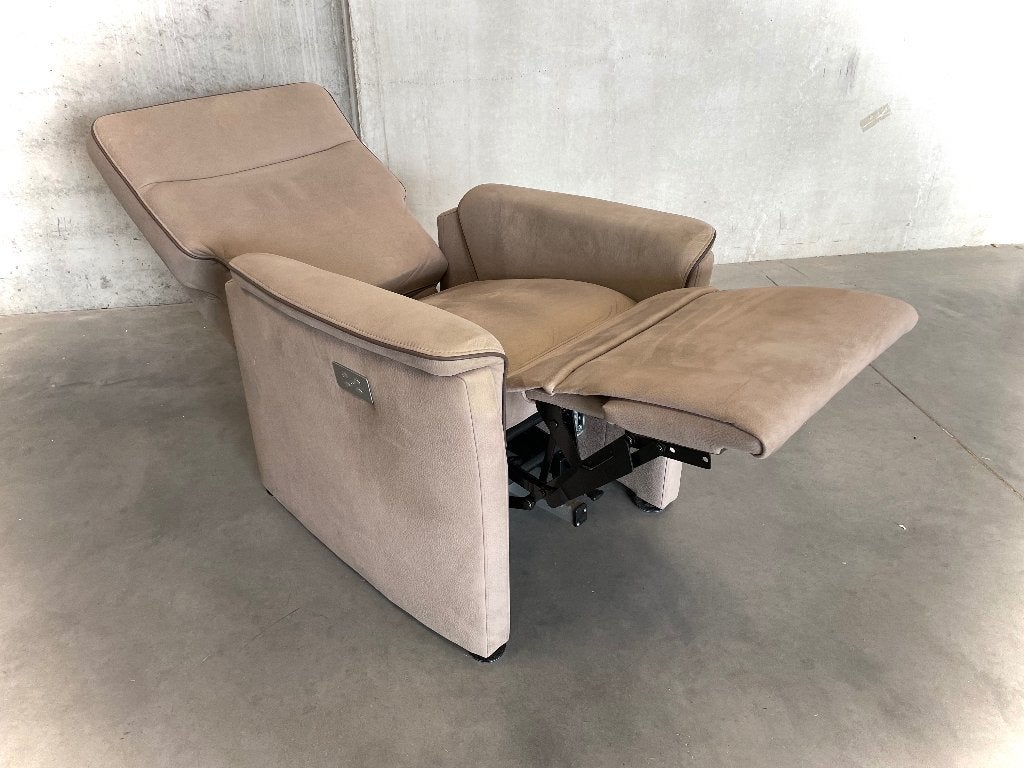 Elektrische relax fauteuil Mecam - opstap - accu - NIEUW, Huis en Inrichting, Ophalen, Zo goed als nieuw, Stof, 50 tot 75 cm