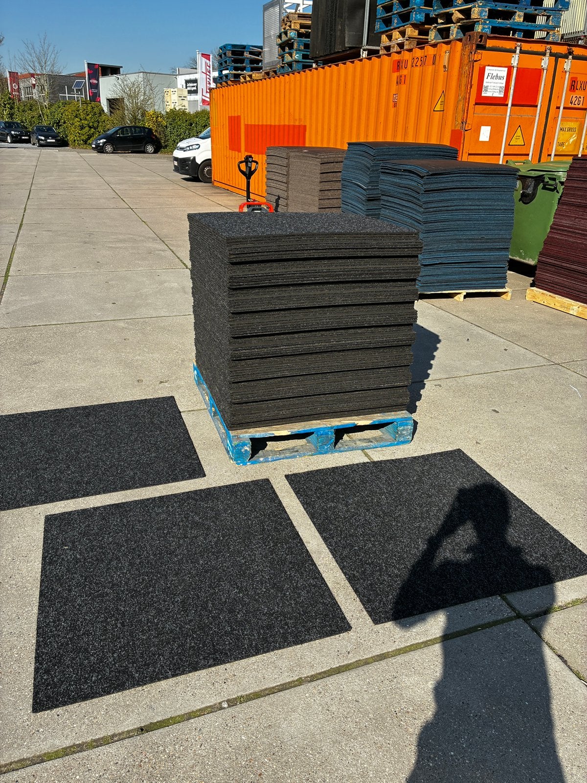 Zwarte tapijttegels 100x100cm  2000m2, Ophalen, 75 m² of meer, Grijs, Zo goed als nieuw