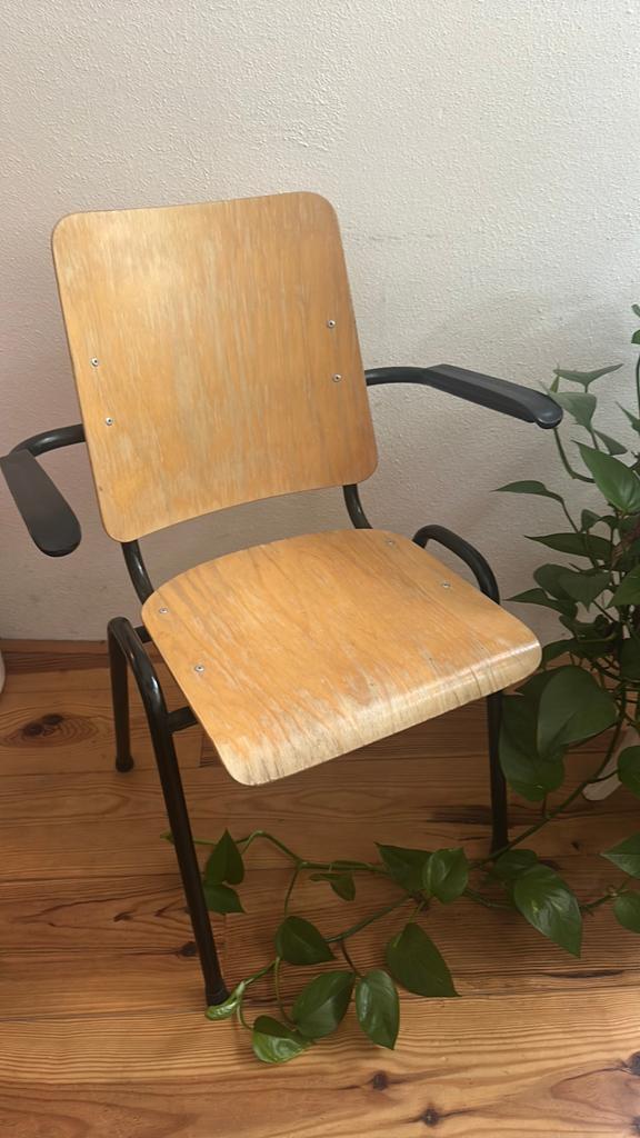 Vintage wood chair with armrest, Ophalen
