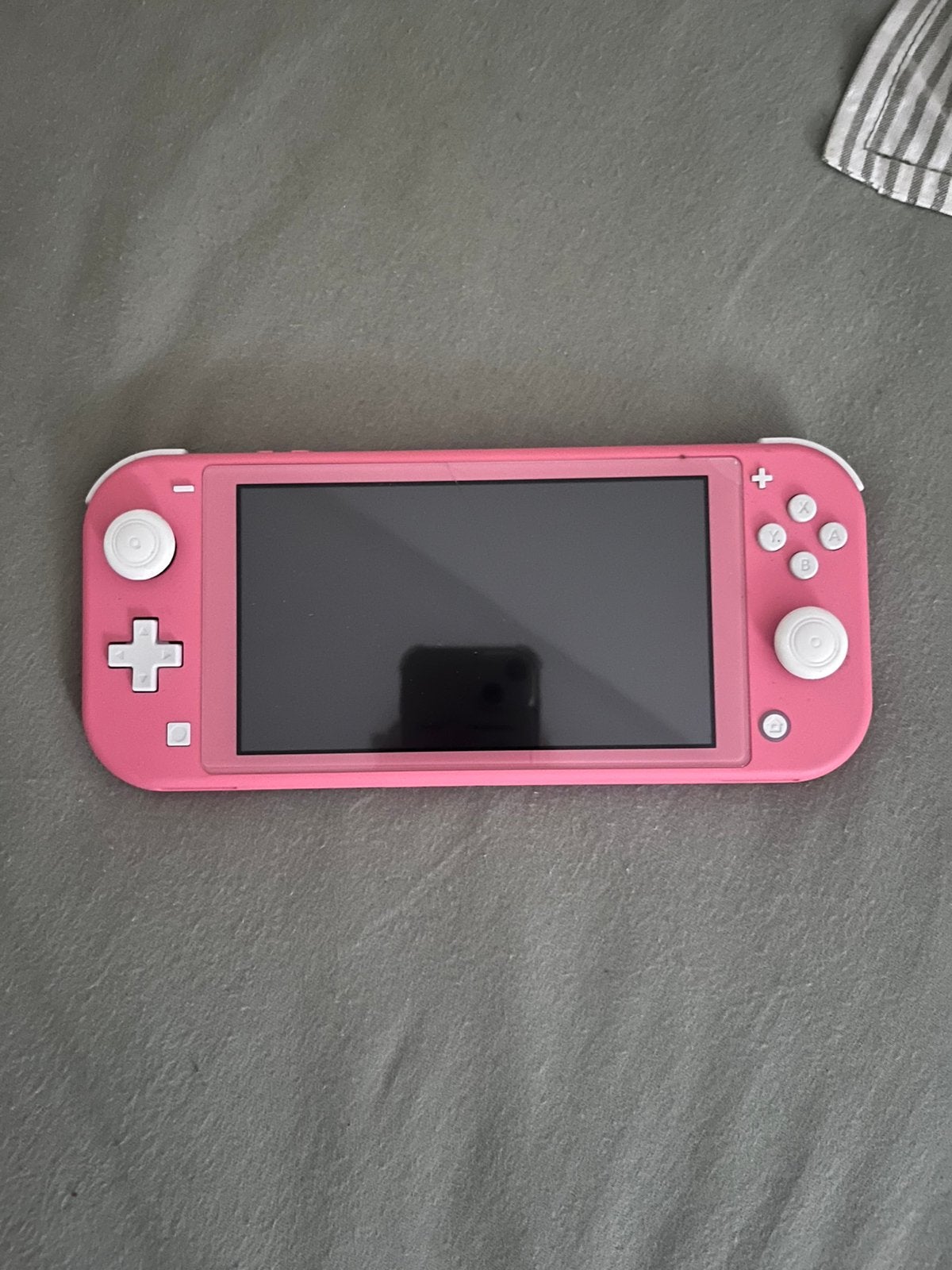 Nintendo Switch Lite Koraal/Roze, Ophalen of Verzenden, Roze of Coral, Zo goed als nieuw, Met beschermhoes of tas