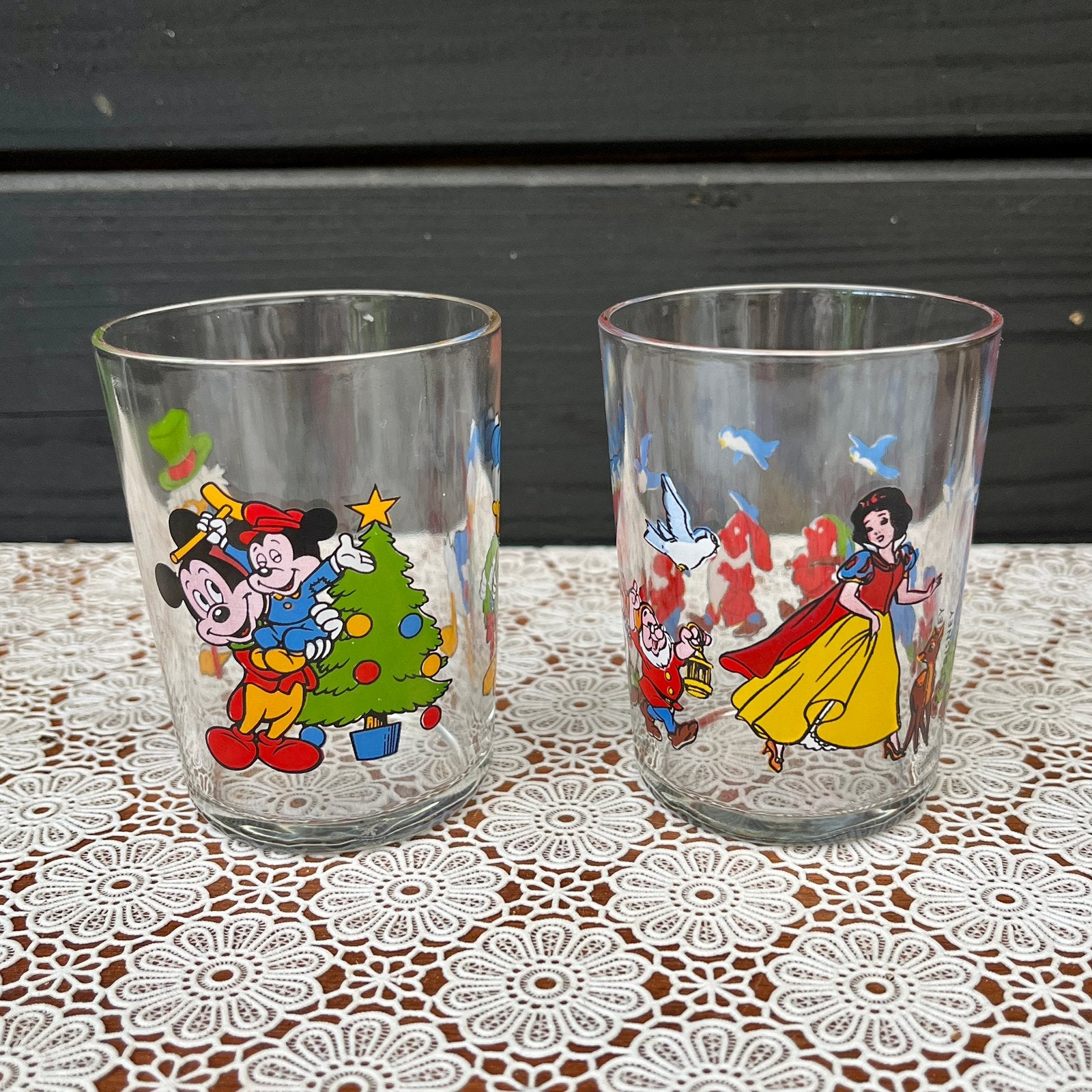 2 vintage glazen van Disney met Sneeuwitje en Mickey Mouse, Ophalen of Verzenden, Zo goed als nieuw, Overige typen