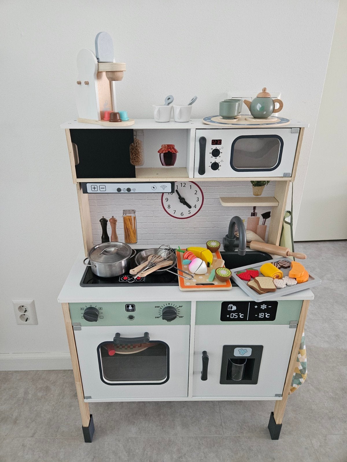 Houten speelgoedkeuken groen/zwart/wit met accessoires, Ophalen, Meubelstuk of Keukentje
