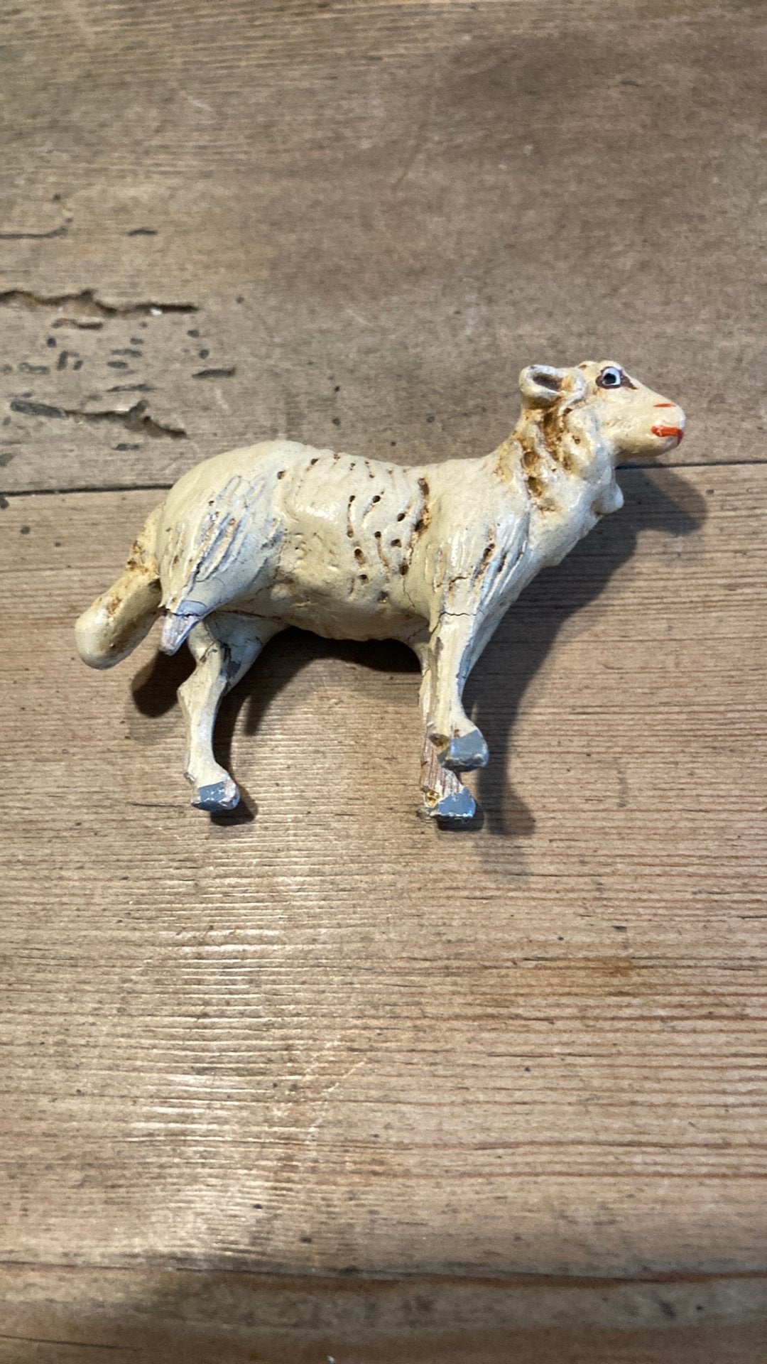 Oud schaapje uit de kersstal in papier mache, Diversen, Ophalen of Verzenden, Gebruikt